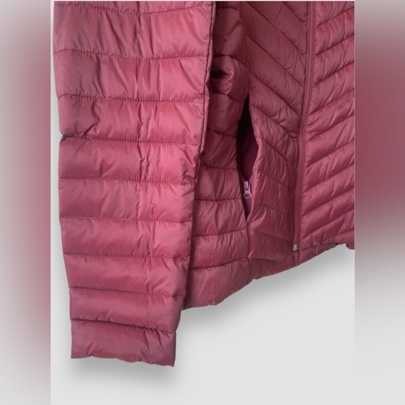 Old Navy Womens Puffer Jacket Water Resistant Burgundy Sz M Quilted Full Zip NWT - Picture 4 of 8